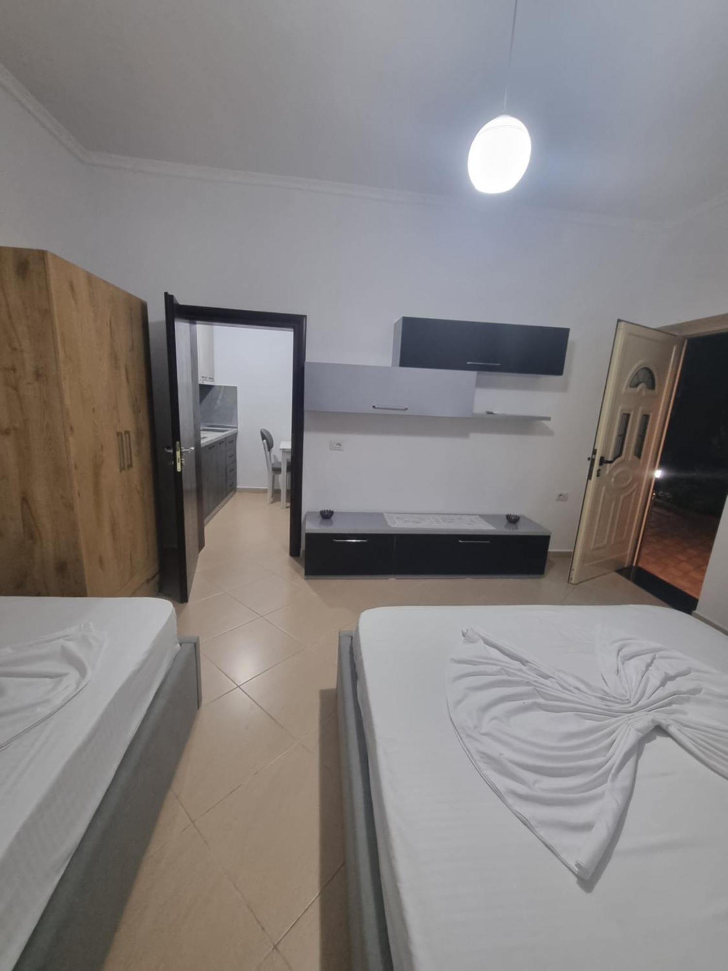Megi-rent * Vlorë