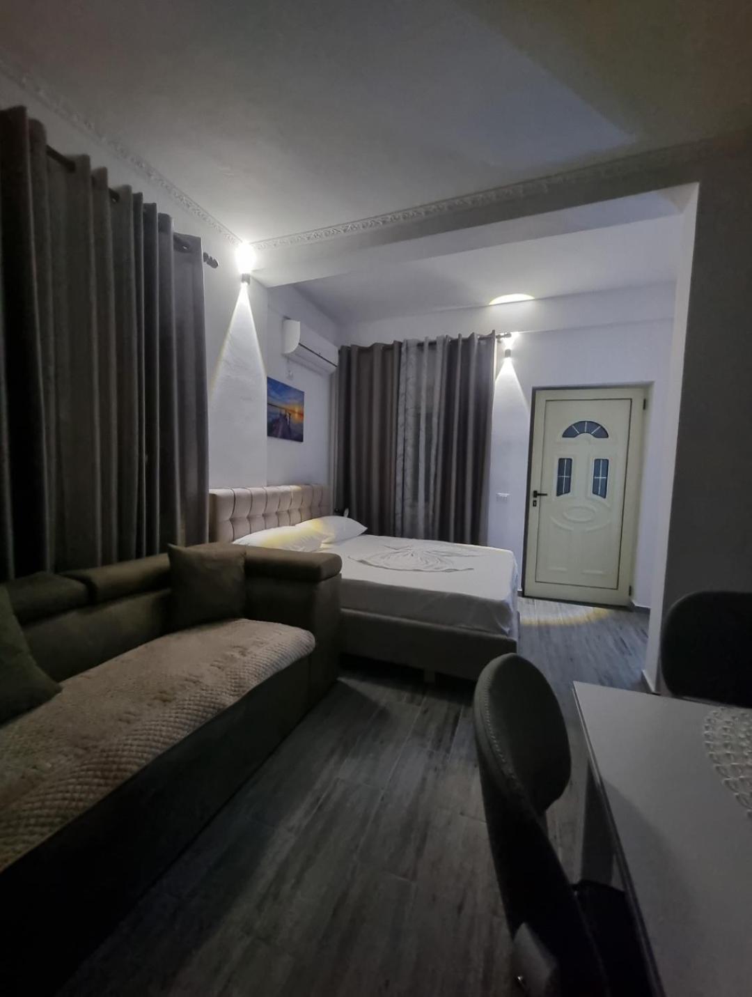 Megi-rent * Vlorë