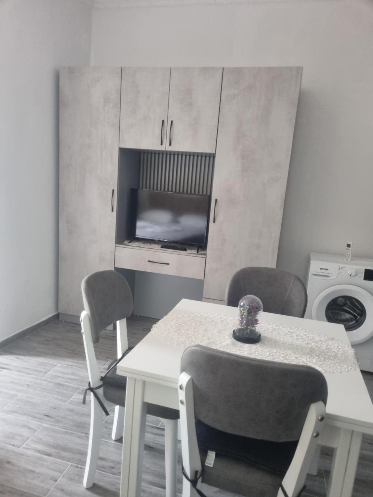 Megi-rent Vlorë